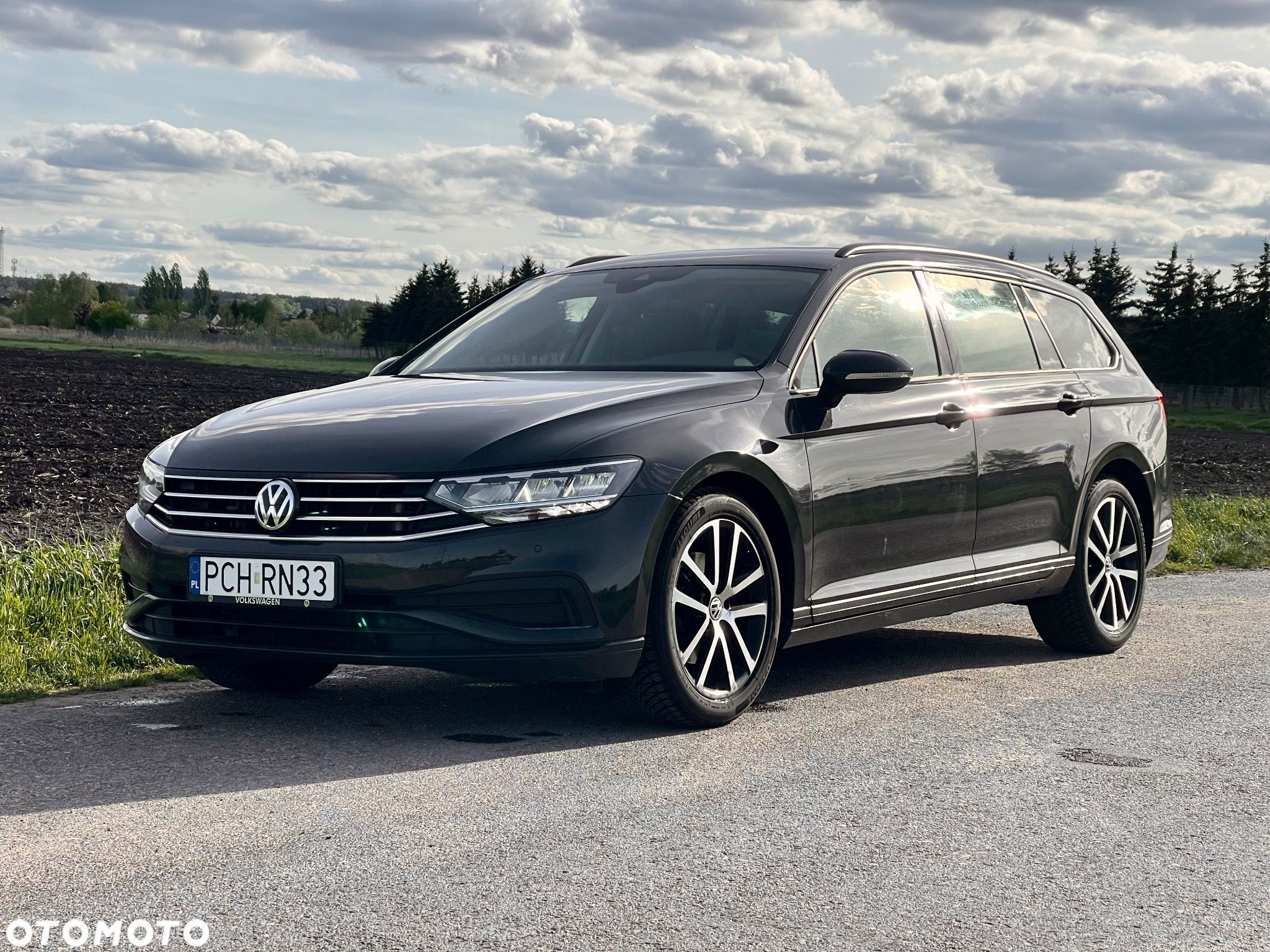 Volkswagen Passat - 1