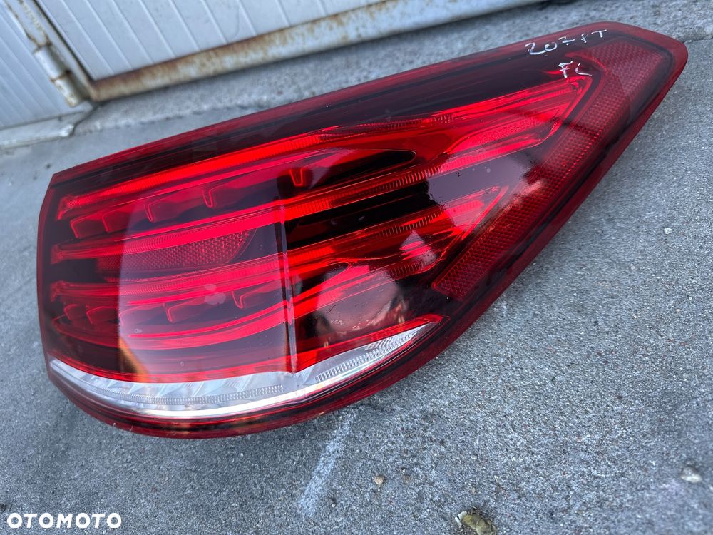 MERCEDES E 207 coupé cabrio  lampa tylna PRAWA  led lift - 2