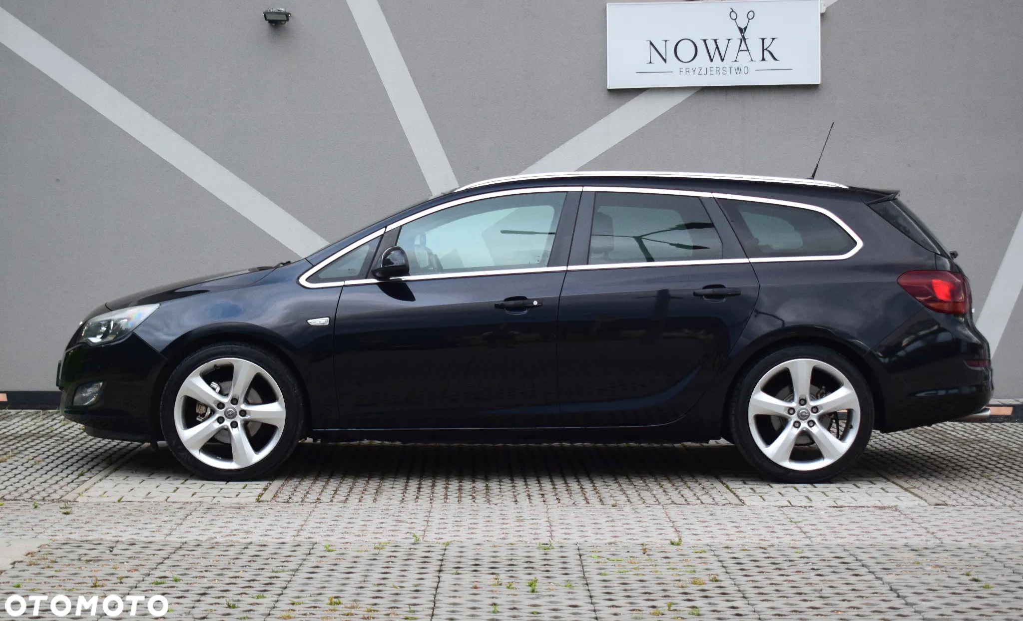 Opel Astra 1.6 Turbo Cosmo - 6