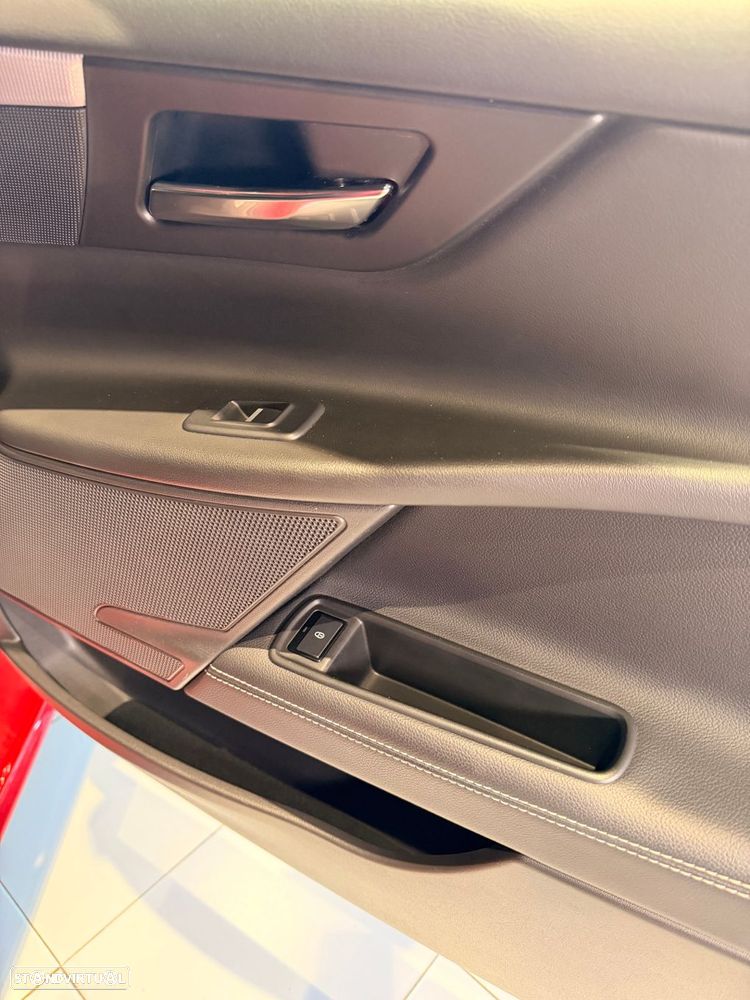 Jaguar XE 2.0 D R-Dynamic S - 40