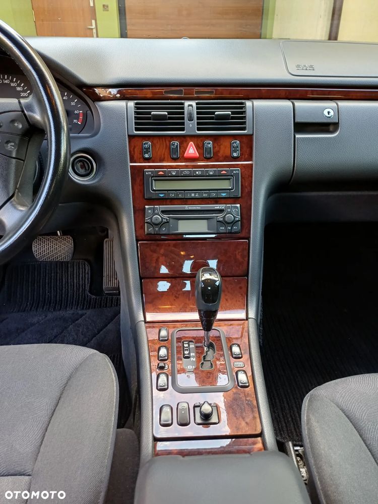 Mercedes-Benz Klasa E - 21