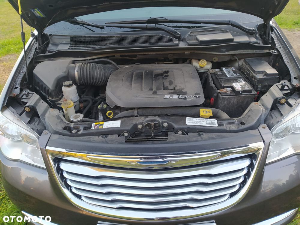Chrysler Town & Country 3.6 Limited - 24