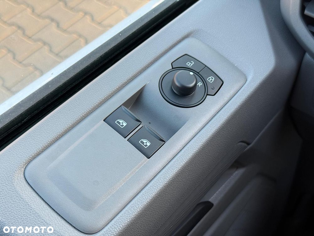 Volkswagen Transporter - 26
