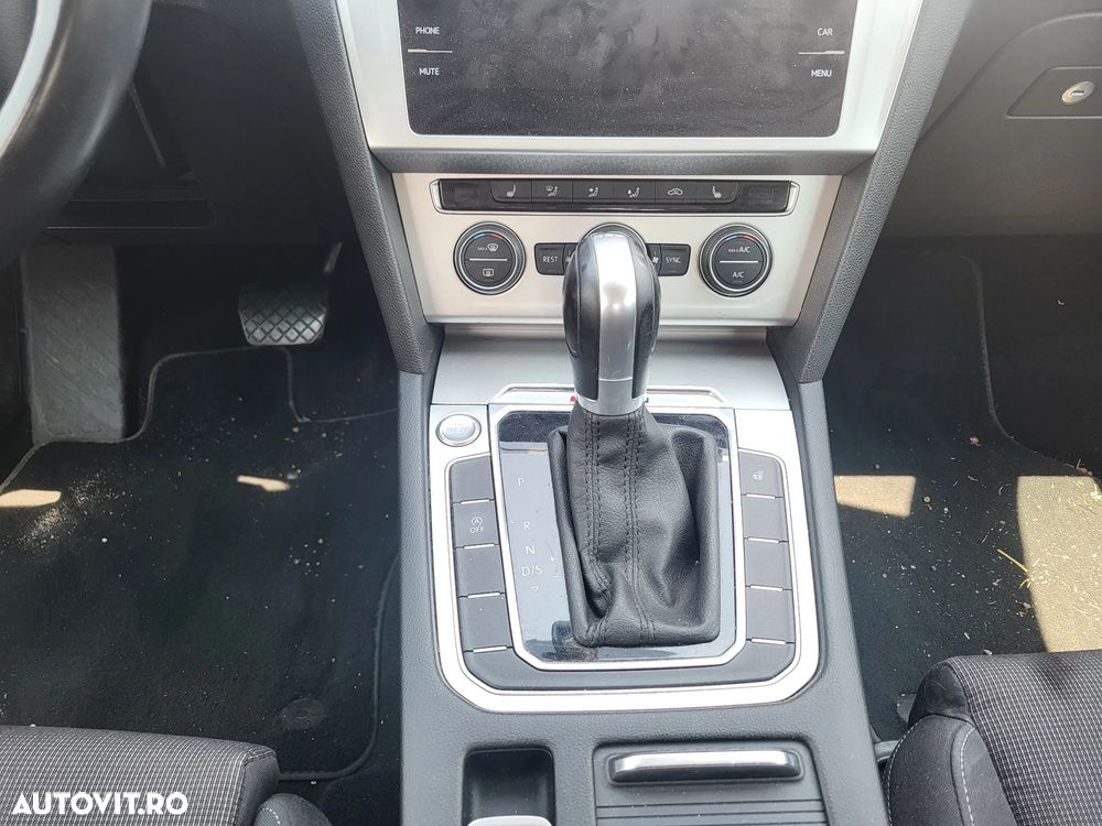 Volkswagen Passat 2.0 TDI DSG 4Motion Comfortline - 11