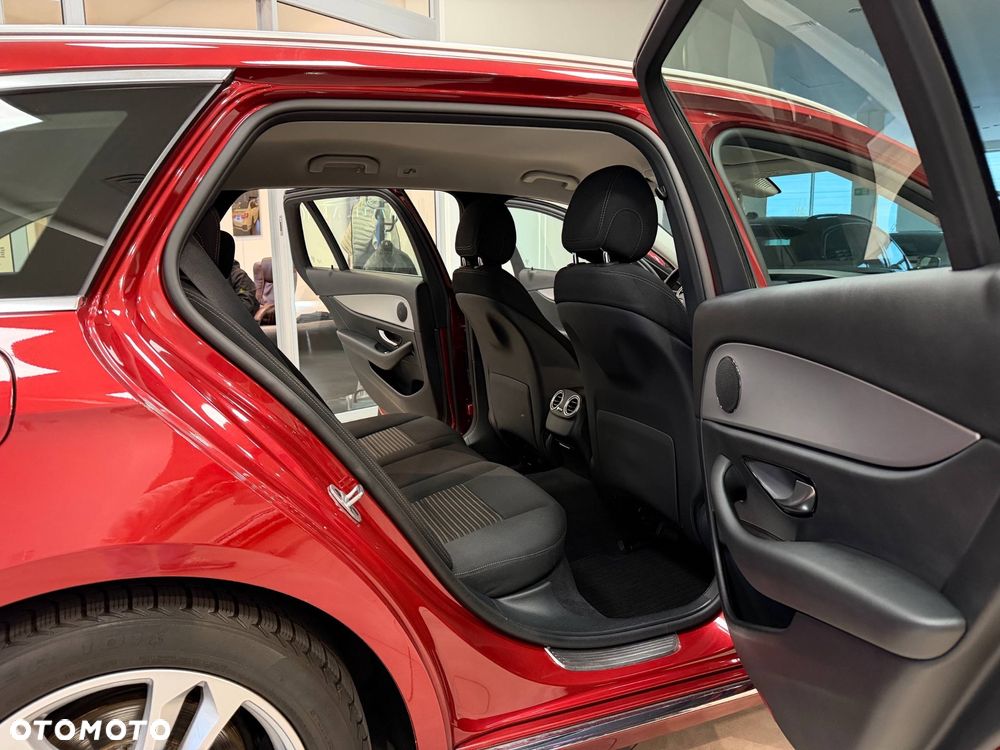 Mercedes-Benz Klasa E 220 d 4Matic 9G-TRONIC - 32