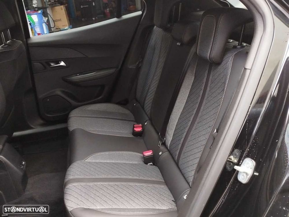 Peugeot e-2008 54 kWh Allure - 10