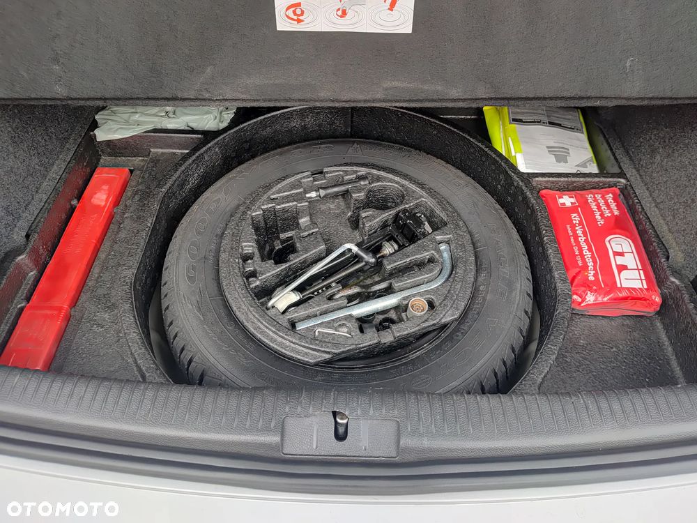 Volkswagen Golf 2.0 TDI DPF Comfortline - 19