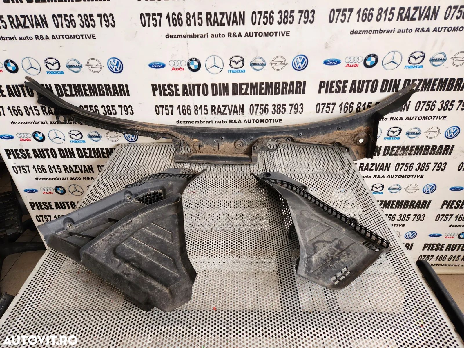 Grila Stergatoare Bmw Seria 7 F01 F02 F03 F04 Volan Stanga Grila Ornament Bmw F01 F02 F03 F04 Dezme - 1