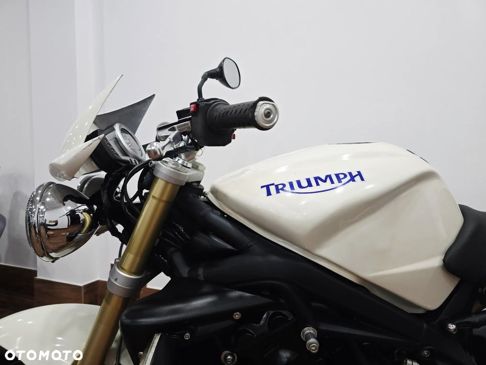 Triumph Street Triple - 19