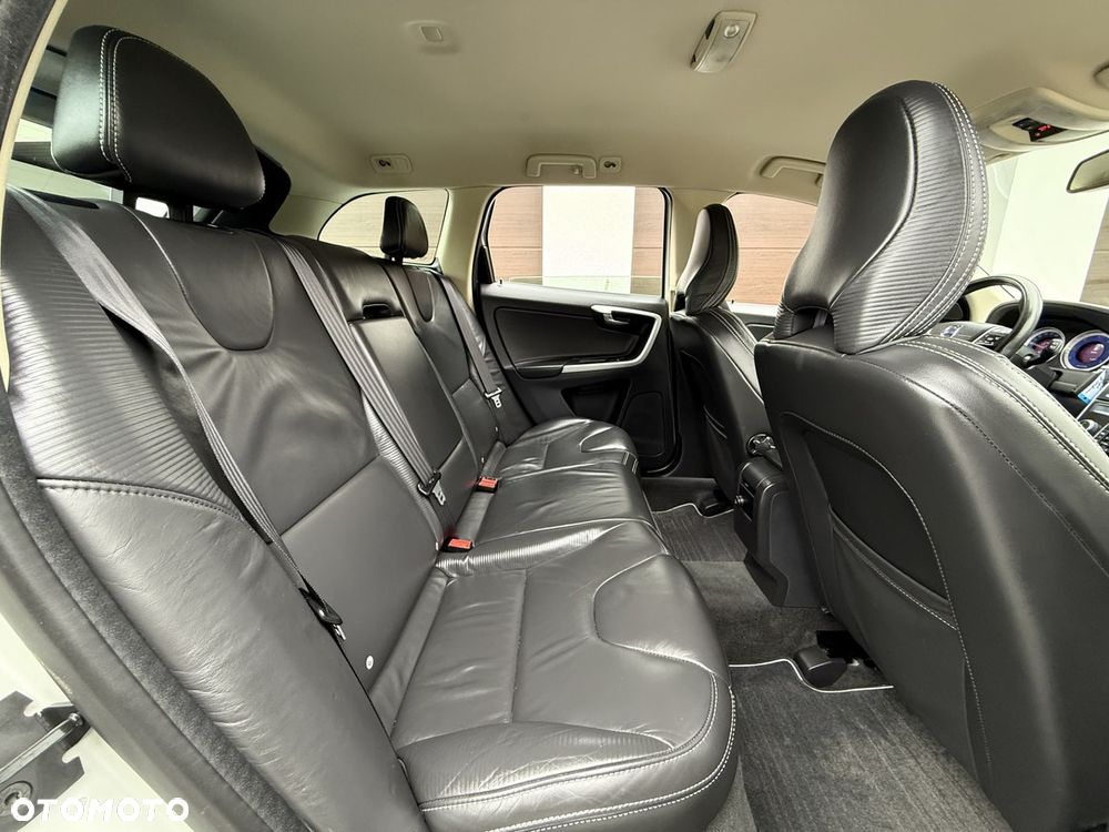 Volvo XC 60 DRIVe R Design - 24