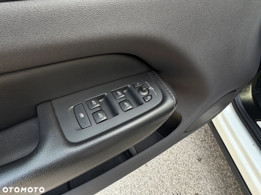 Volvo XC 60 B4 B Momentum Pro - 28