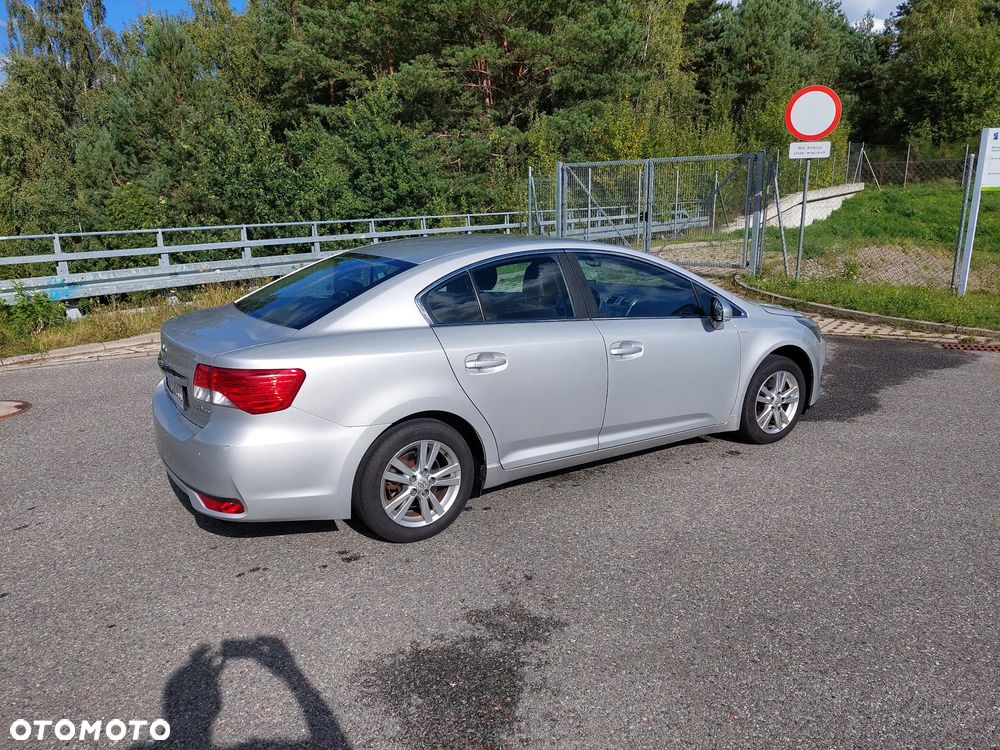 Toyota Avensis 1.8 Premium MS - 3