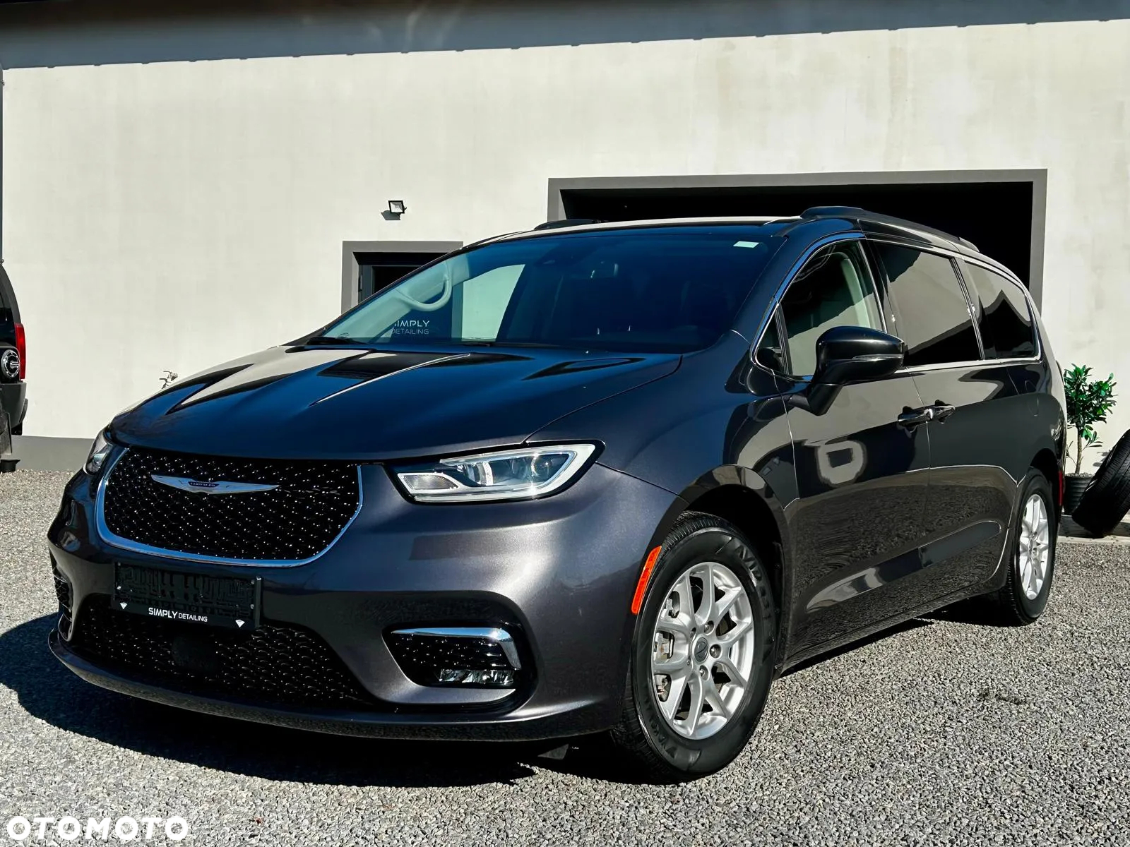 Chrysler Pacifica - 30
