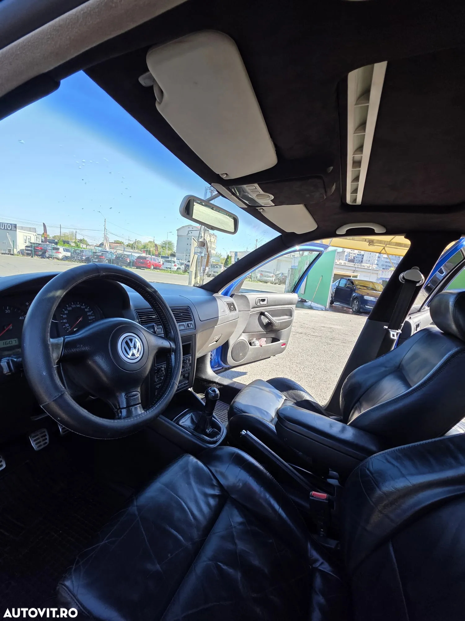Volkswagen Golf - 6