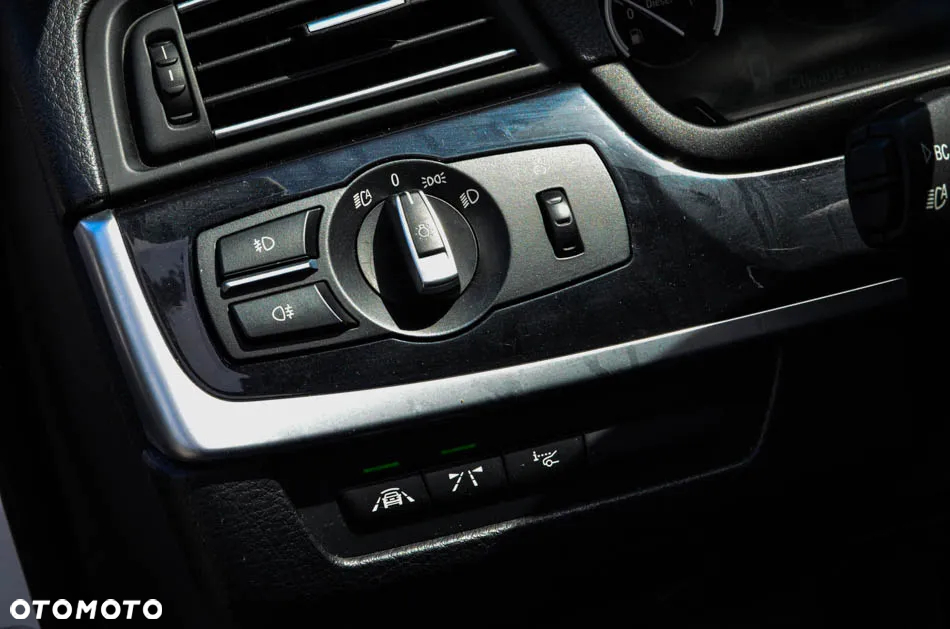 BMW Seria 5 520d Touring Luxury Line - 27