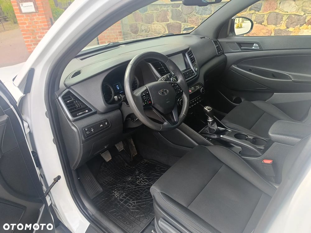 Hyundai Tucson 1.6 GDI BlueDrive GO 2WD - 11