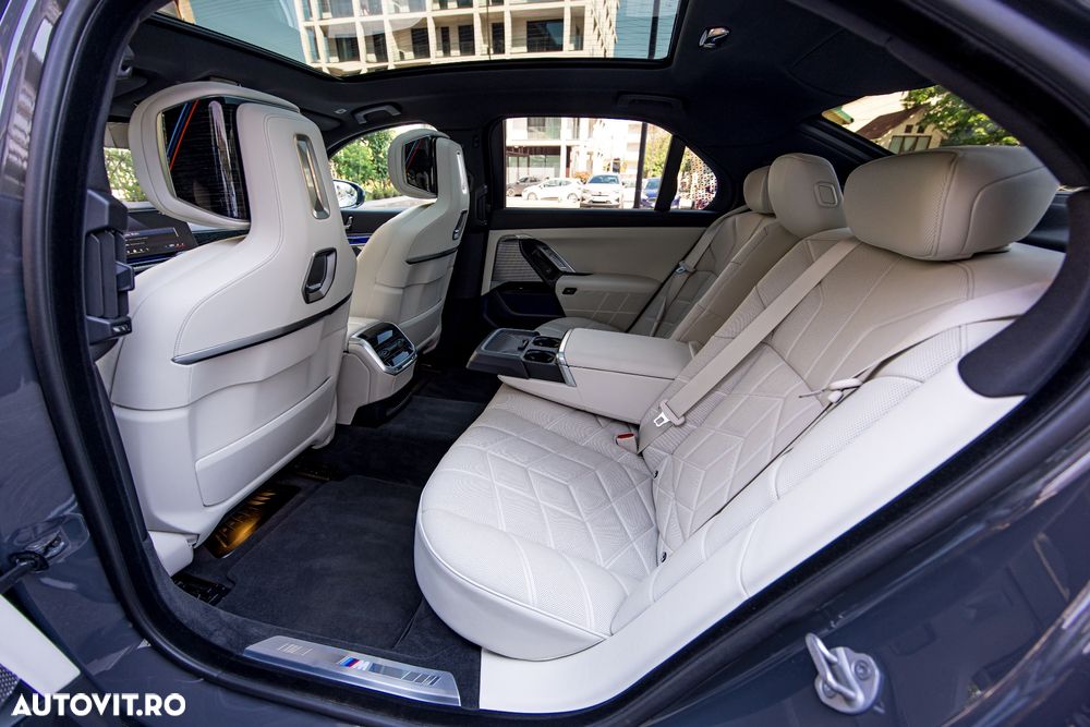 BMW Seria 7 750e xDrive AT PHEV - 31