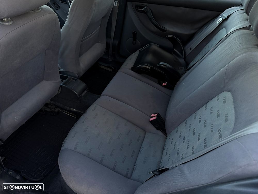 SEAT Leon 1.9 TDI Confort AC+JE - 15