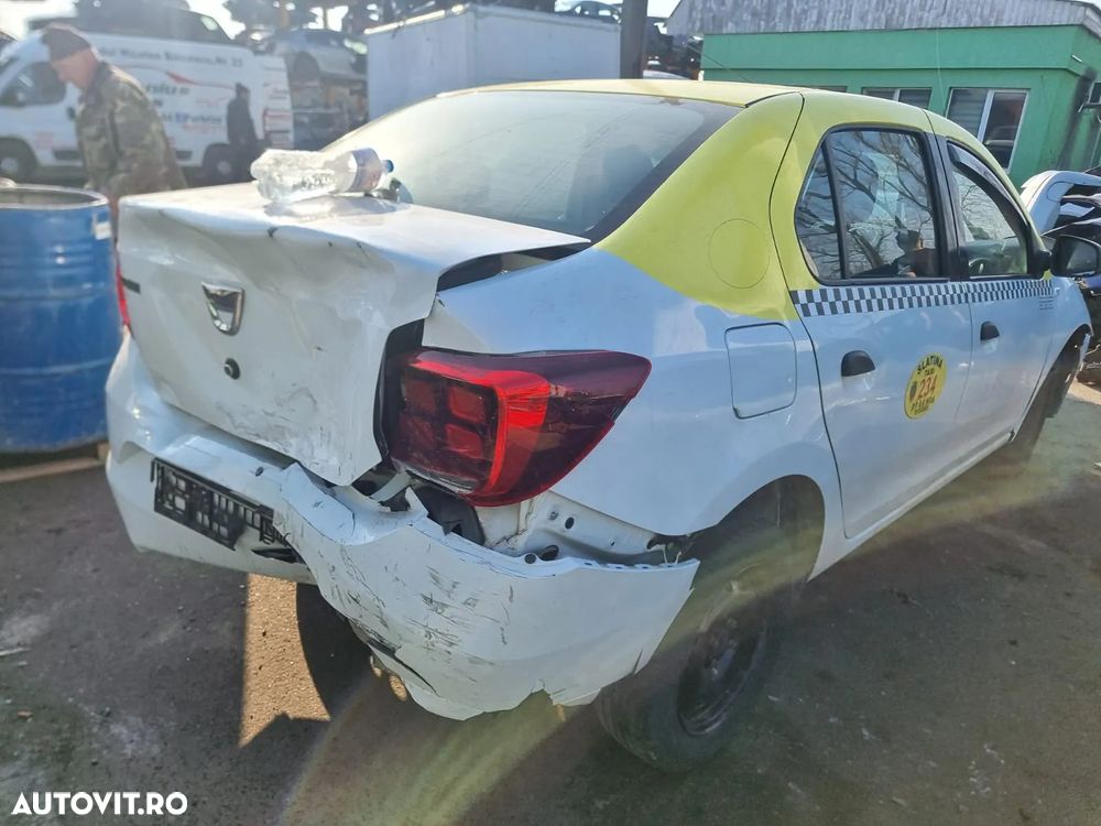 timonerie stop tripla oglinda usa portiera stanga dreapta  spira volan panou  clima cd-player ceasuri bord torpedou  grile ventilatie bord vas expansiune lichid parbriz  tulumba pompa frana Dacia Logan 2 facelift, an 2017, motor 1.0 SCe, 74cp cutie de viteze manuala 5 trepte cod JH3372 - 2