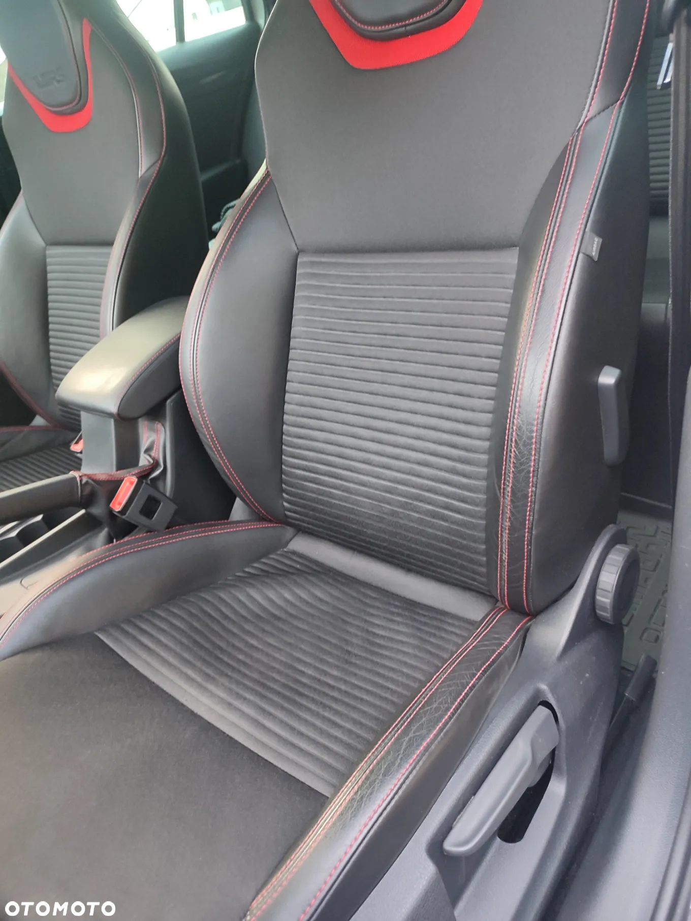 Skoda Octavia Combi 2.0 TDI RS - 20