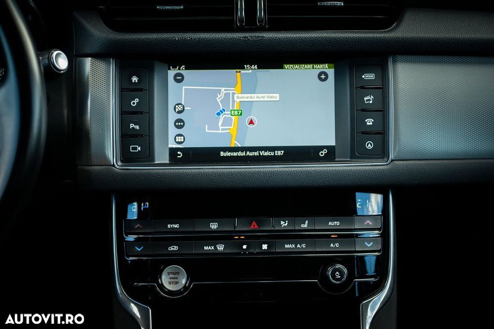 Jaguar XF 20d RWD Prestige - 16