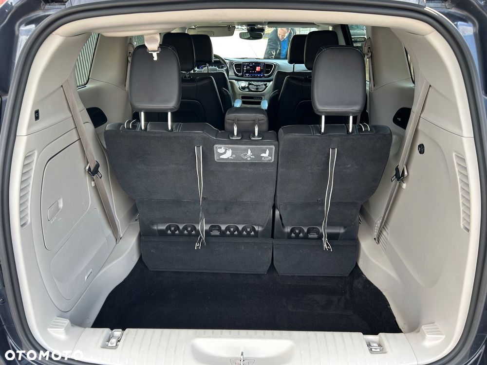 Chrysler Pacifica - 15