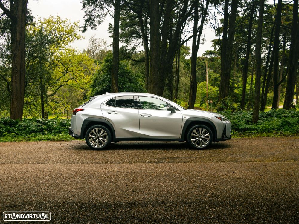 Lexus UX 250h - 8