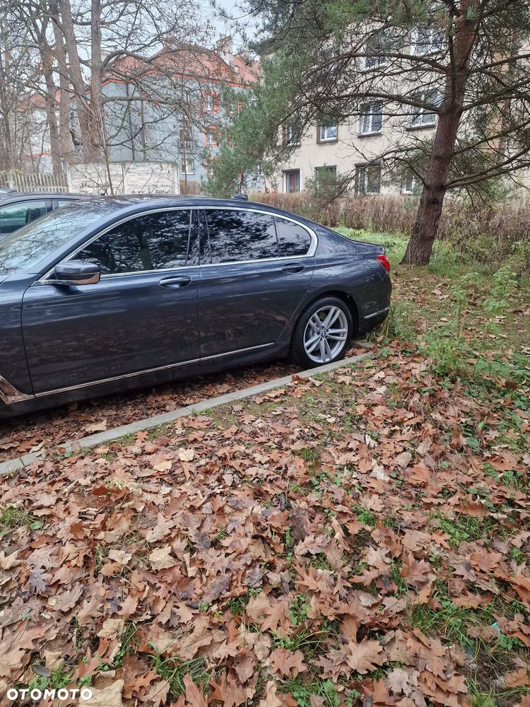 BMW Seria 7 750i - 5