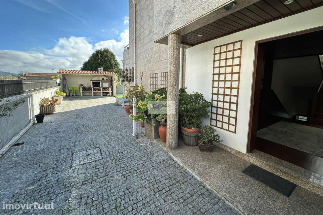 Moradia T4 de 4 frentes na cidade da Maia - Grande imagem: 3/36