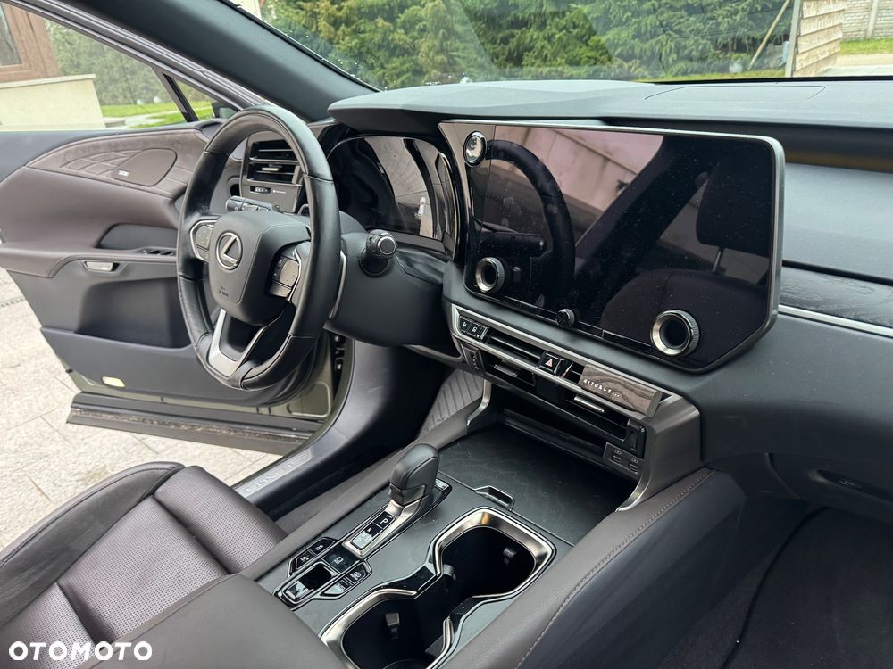 Lexus RX 450h+ Omotenashi - 5