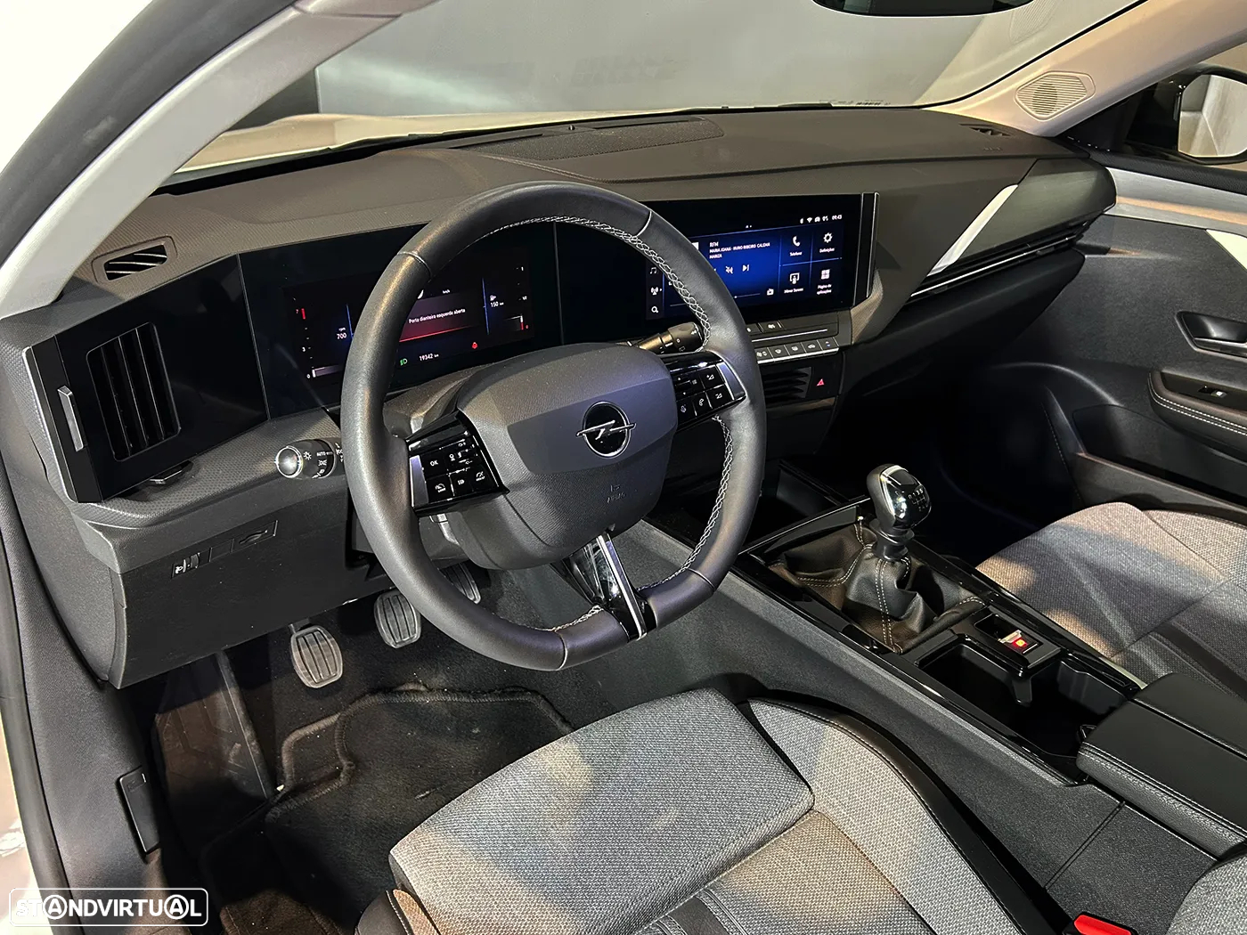 Opel Astra 1.2 T Elegance - 15