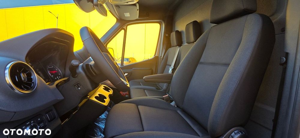 Mercedes-Benz Sprinter - 17