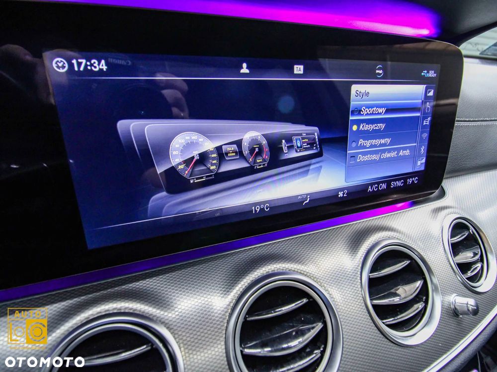 Mercedes-Benz Klasa E 220 d 4-Matic Business Edition 9G-TRONIC - 23