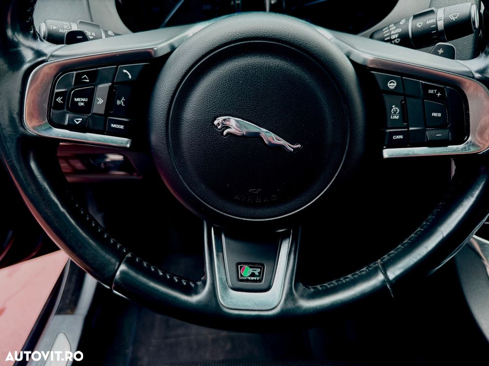 Jaguar XE 2.0 R-Sport - 15