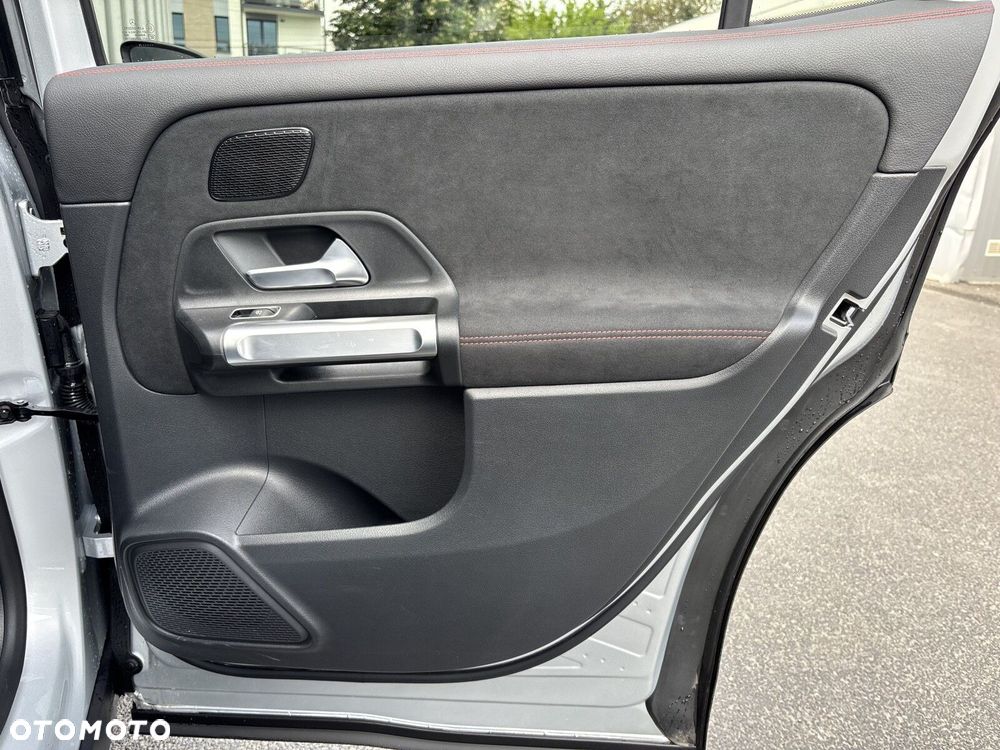 Mercedes-Benz GLB - 23