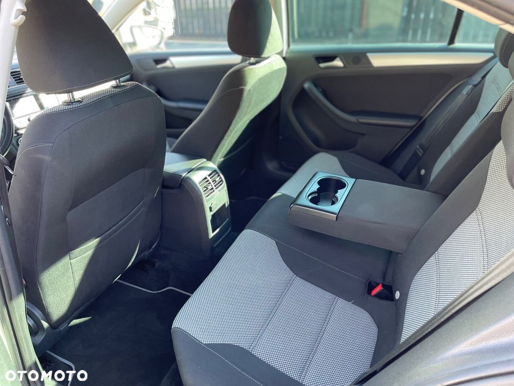 Volkswagen Jetta Hybrid - 12