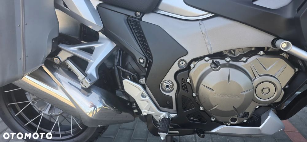 Honda VFR - 15