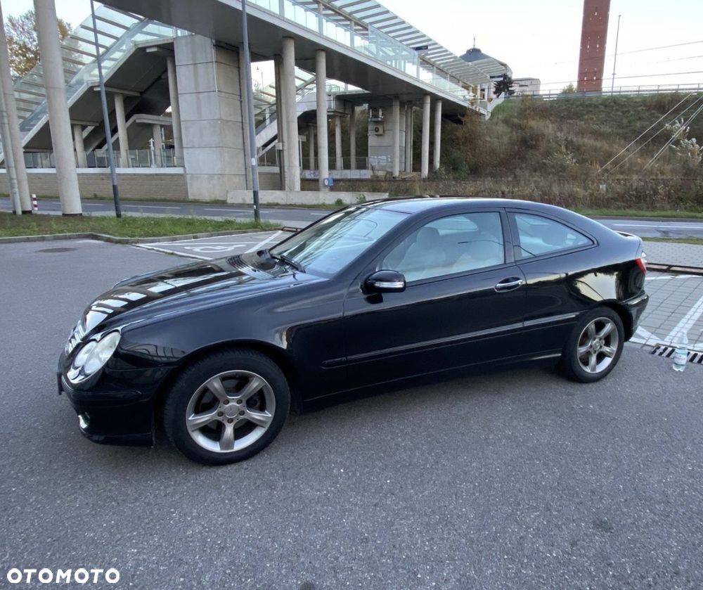 Mercedes-Benz Klasa C 180 T Kompressor Classic - 4