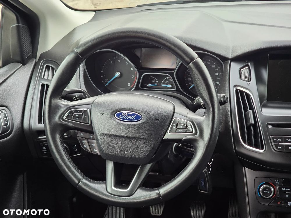 Ford Focus 1.0 EcoBoost Titanium - 26