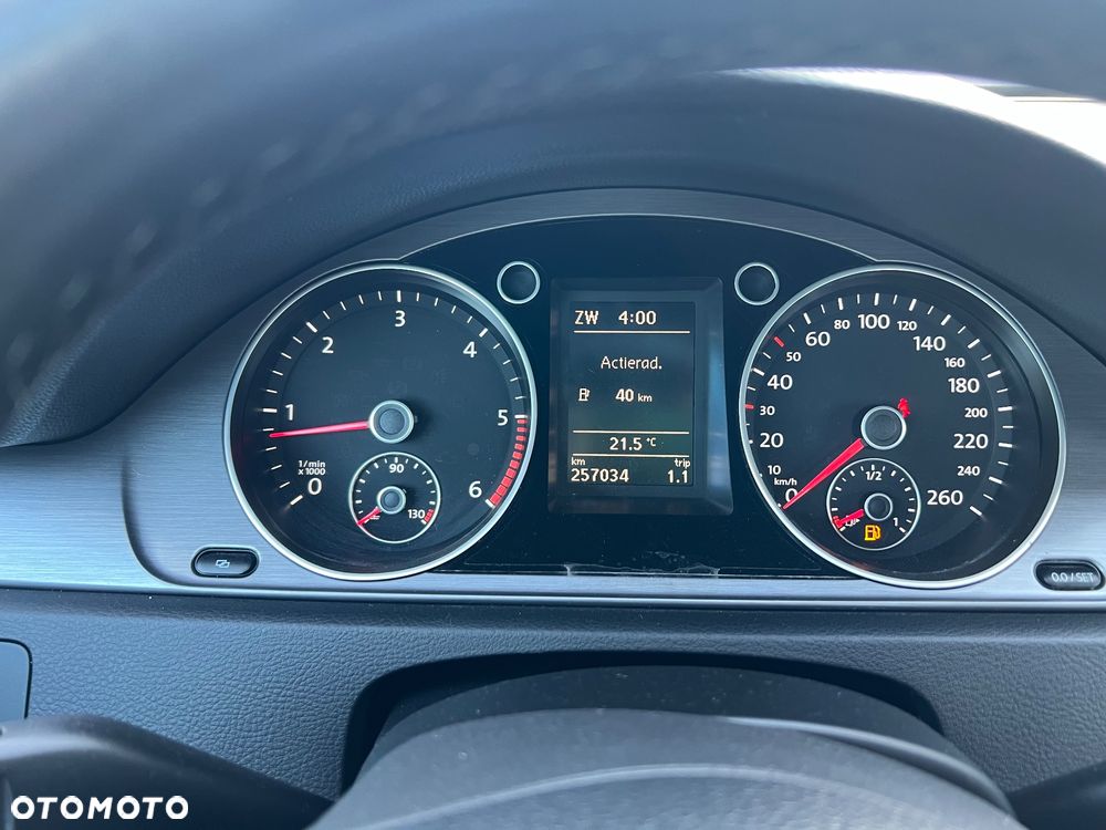 Volkswagen Passat 1.6 TDI BMT Comfortline - 32