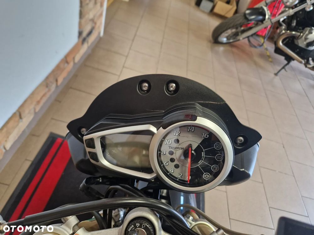Triumph Street Triple - 22