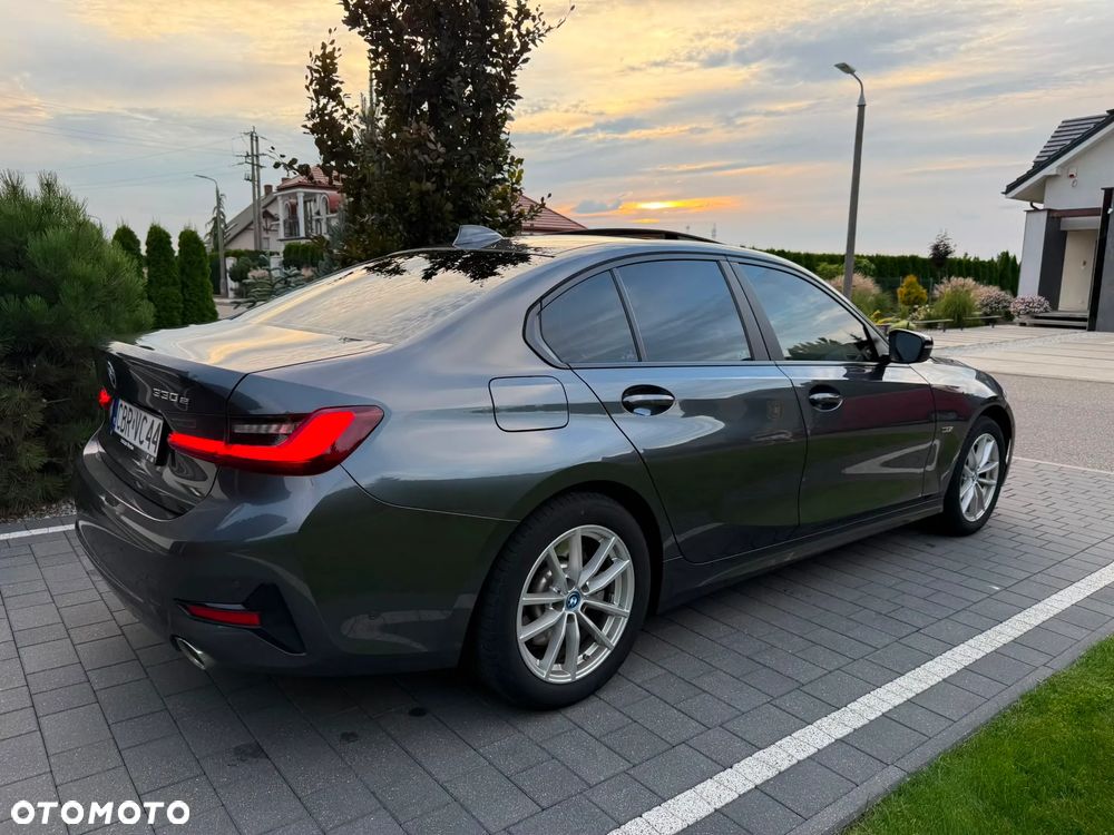 BMW Seria 3 330e xDrive - 23