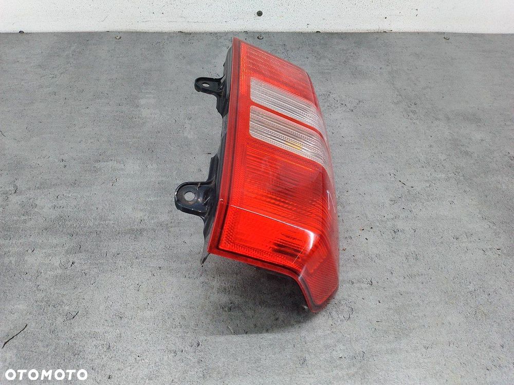 LAMPA TYLNA LEWA JEEP PATRIOT - 4