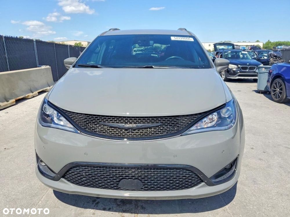 Chrysler Pacifica - 6