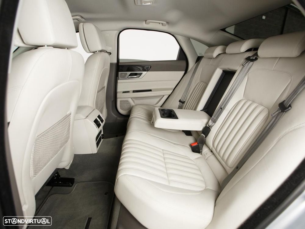 Jaguar XF - 10