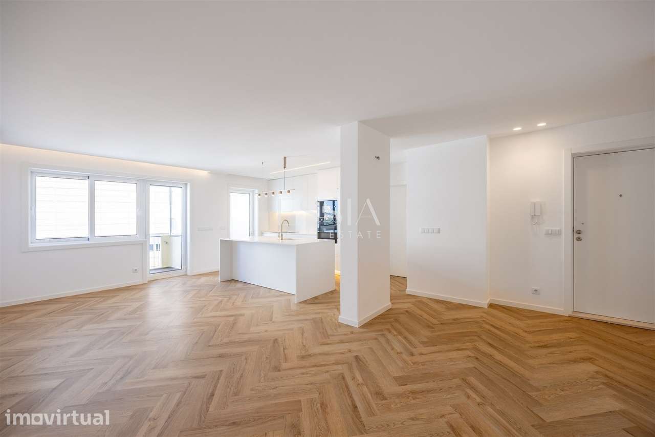 Apartamento T3 com Varandas Garagem na Avenida da Boavista - Grande imagem: 2/28