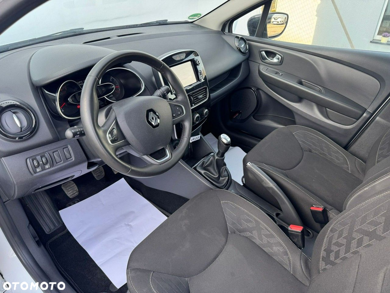 Renault Clio - 16