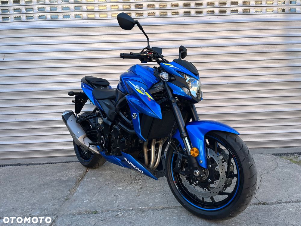 Suzuki GSX - 19