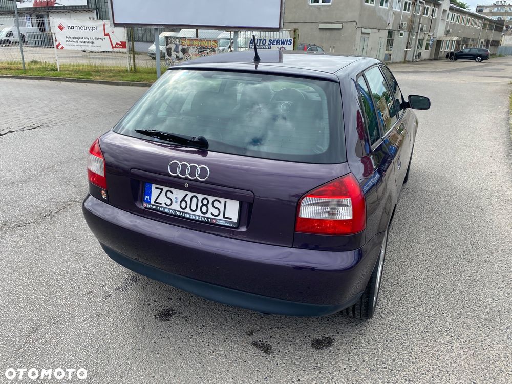 Audi A3 Sportback 1.8 Ambiente - 19