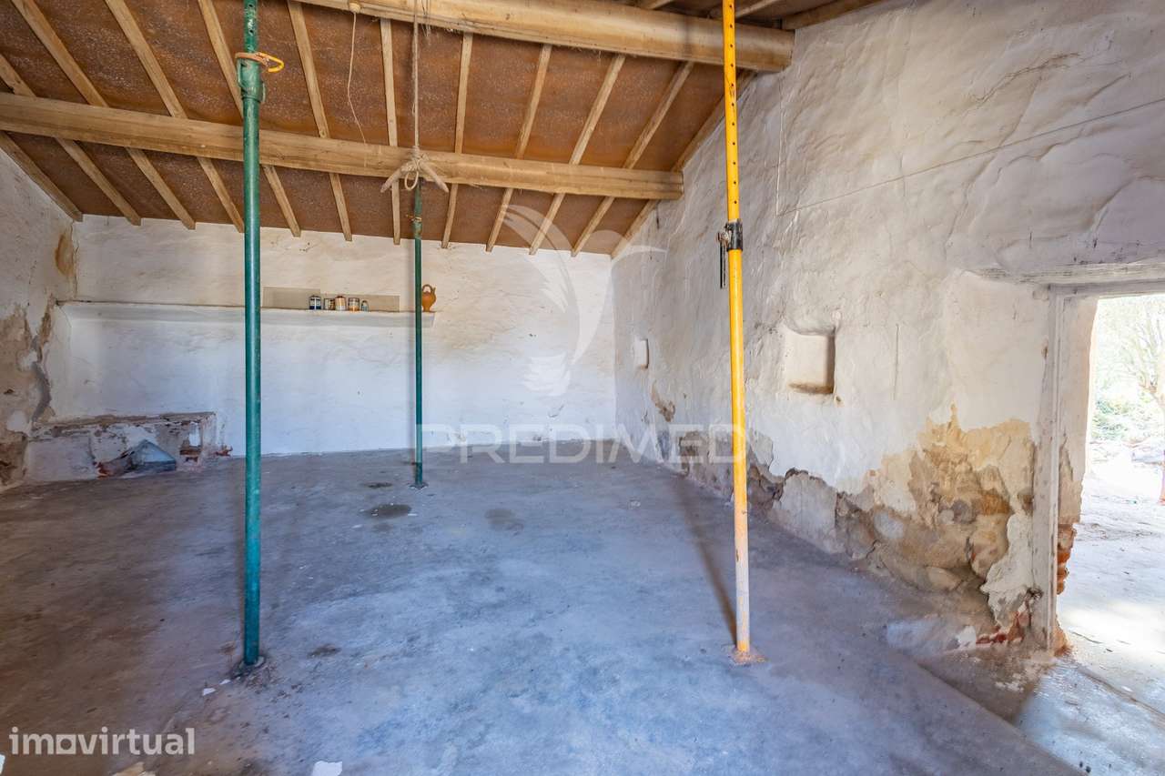 Moradia para Recuperar com Terreno de 1.001 m² - Grande imagem: 3/15